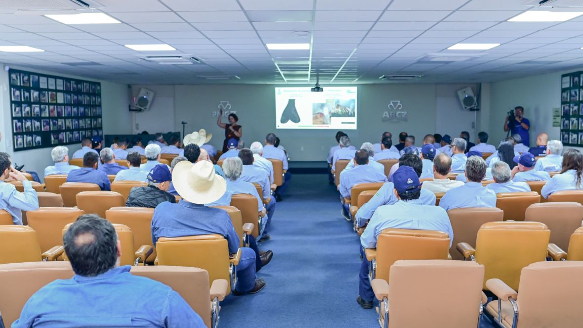  Técnicos de Registro da ABCZ participam de capacitação interna durante 18ª ExpoGenética