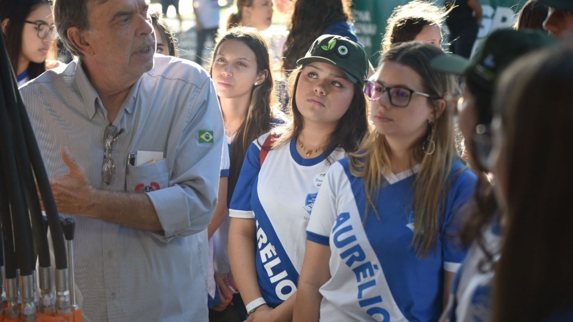 De Olho no Material Escolar levará 600 estudantes para imersão no agronegócio durante a ExpoGenética 2024, em Uberaba (MG)